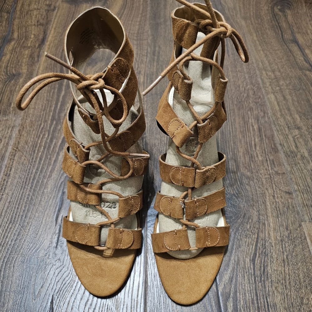 Marc Fisher Women's Gladiator Camel Leather Block Heel Lace-Up Sandals sz 9.5 - Picture 3 of 7